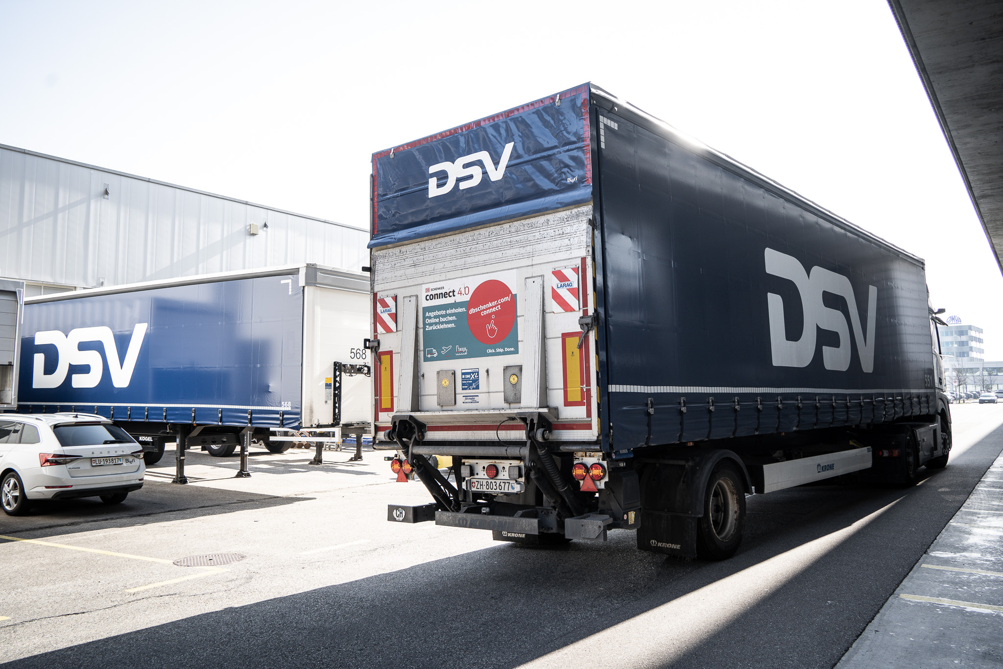DSV übernimmt DB Schenker – wir bringen die Marke auf die Strasse