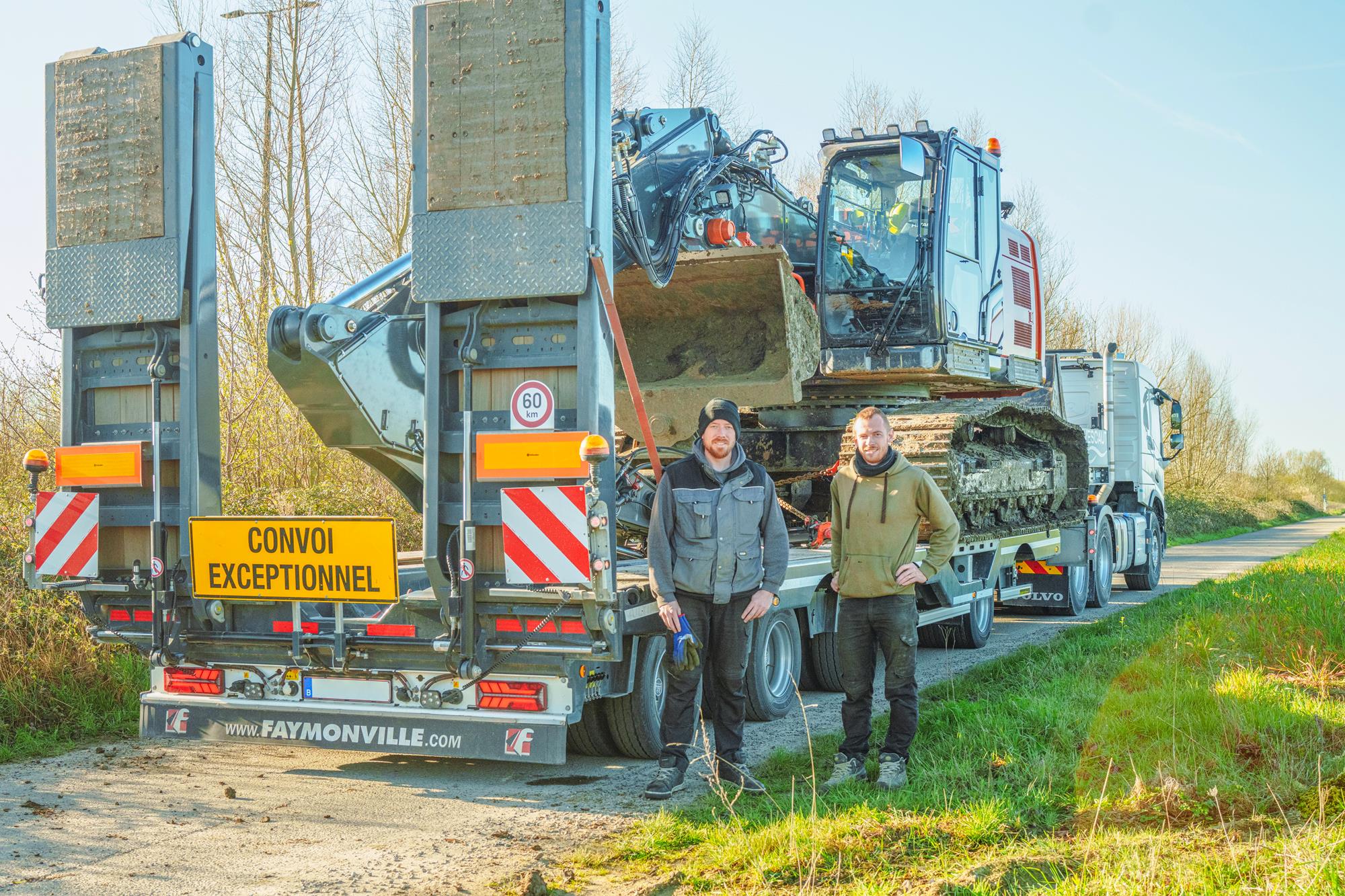 Une journée en compagnie de... Antoine & Nick (Travescaut srl) La mission est accomplie : un bassin de rétention d’eau a été nettoyé afin qu’il retrouve sa cubature de rétention d’eau. Le duo peut poursuivre sa route.