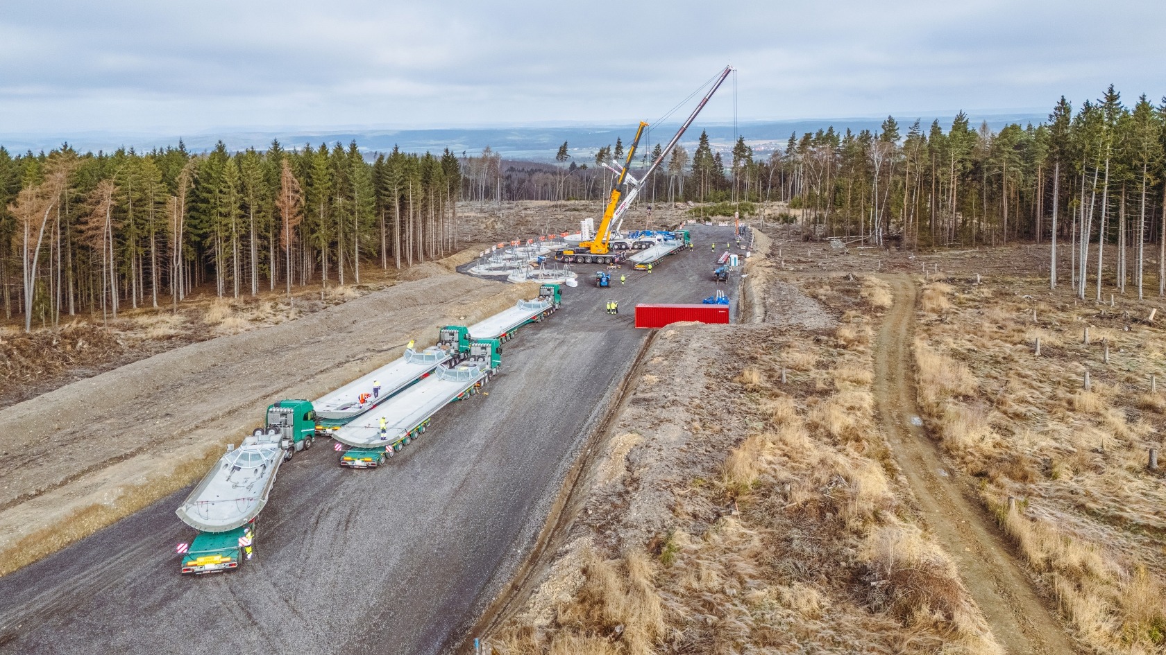 En convoi vers le parc éolien